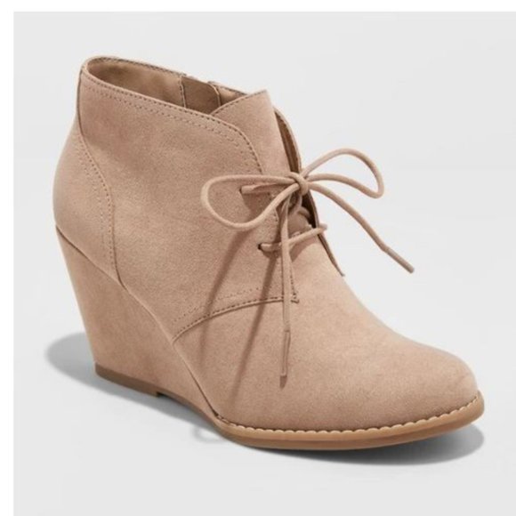 NWT Tan Mircrosuede Wedge Ankle Spring Booties-7.5 - Picture 1 of 3